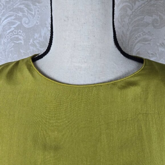 Burberry London Size 4 100% Silk Chartreuse Green Dress 3/4 Sleeve Pleat Detail - Picture 3 of 11